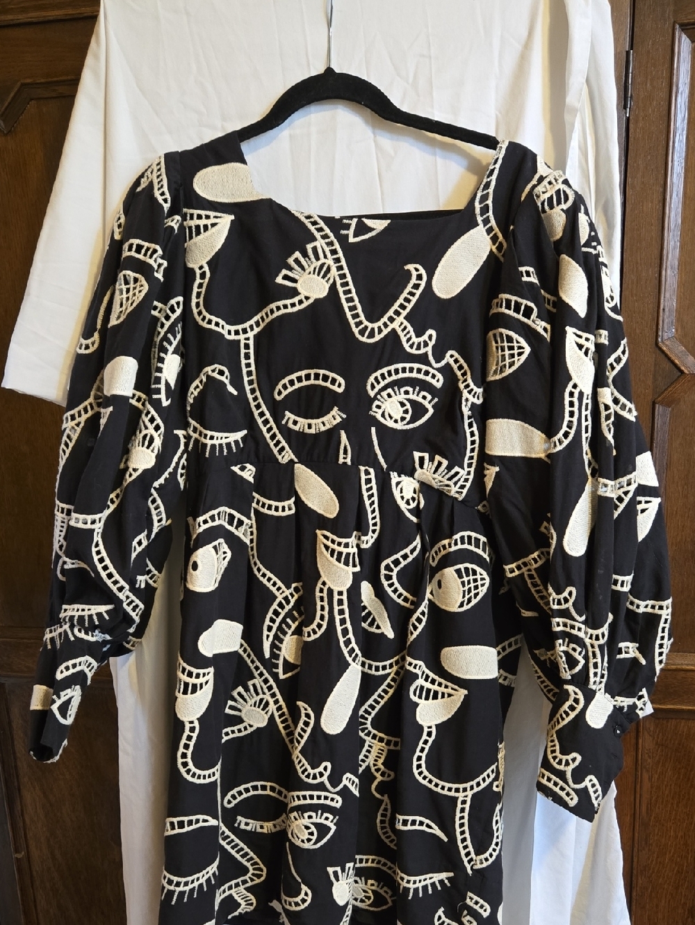 Farm Rio Richelieu Faces Black & Cream Embroidered Puff-Sleeve Women's Dress XL - Picture 3 of 5